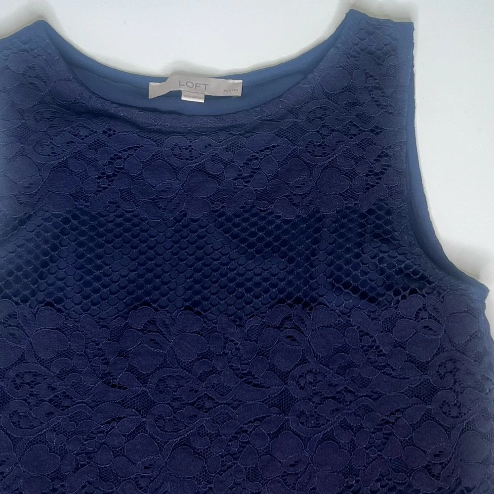 LOFT Lace Overlay Scalloped Hem Sleeveless Lined Navy Blue Top Blouse Size XXSP‎